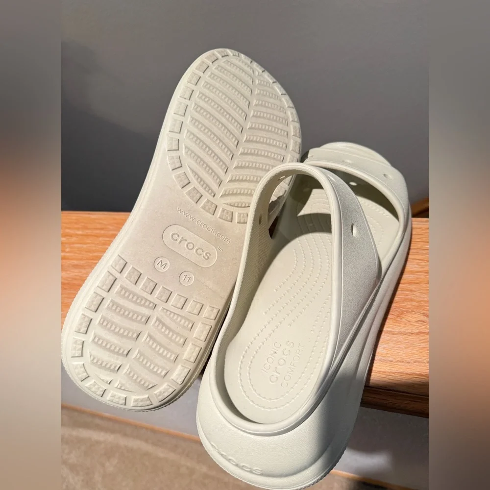 CROCS Crush Platform Slide Sandals in Bone Size 11 (Runs small)